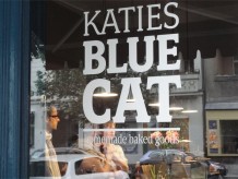 ManuTeeFaktur_Where-to-find_Katies-Blue-Cat_001